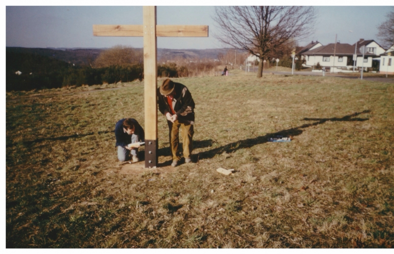 Aufbau des Wegekreuzes 1988